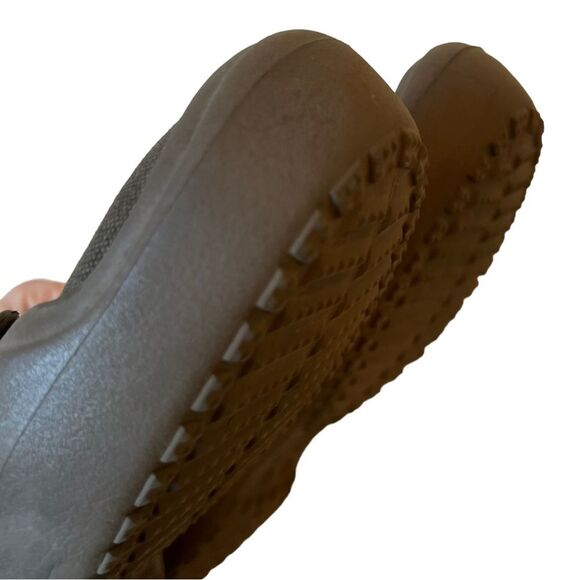 CROCS CELESTE Mary Jane Size 7 Brown Criss Cross Strap Mary Jane Slip On Shoes - Picture 9 of 14